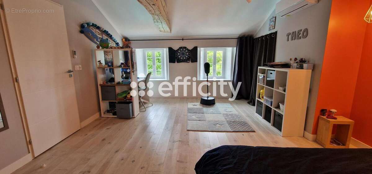 Maison à SAINT-GENIS-D&#039;HIERSAC