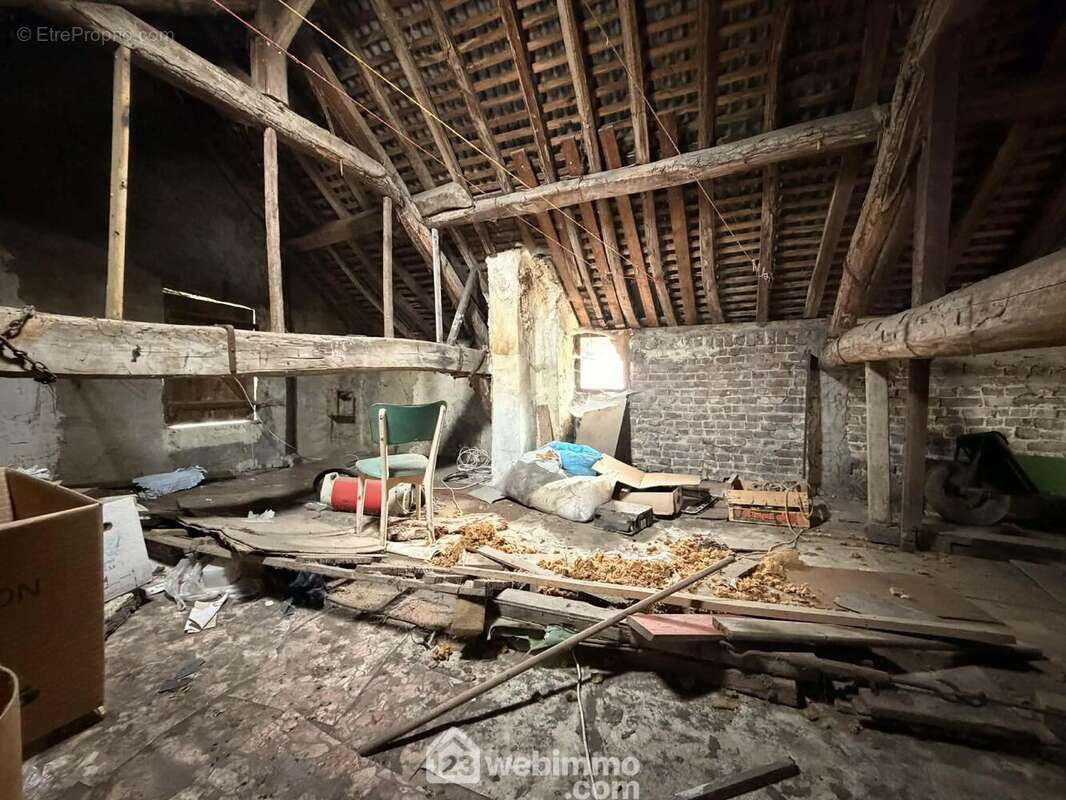 Un grenier de 32 m² - Maison à NOUVION-ET-CATILLON