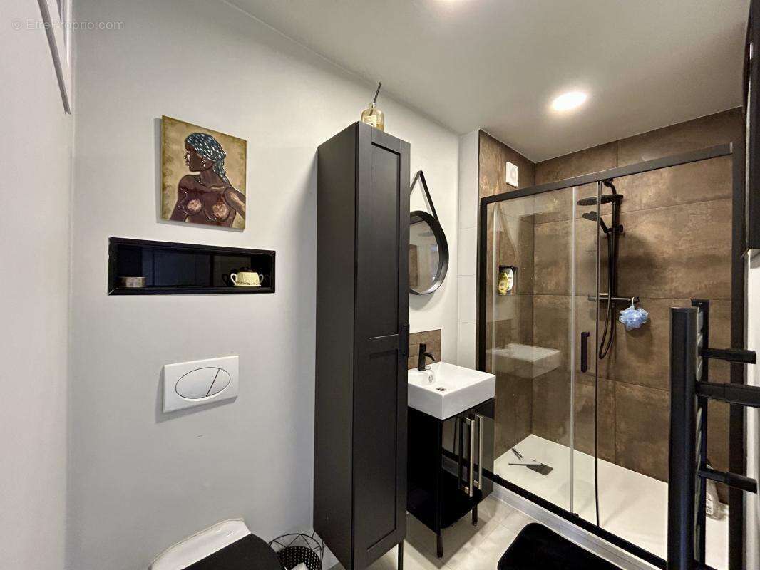 Maison de Village Rénovée de 4 Chambres avec Appartement Ind - photo 8