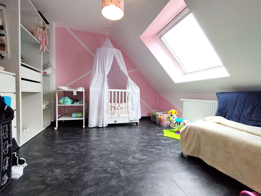 Maison à LA VILLE-AUX-DAMES