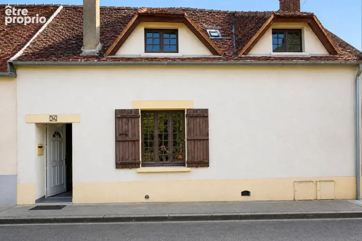 Maison à LAROCHE-SAINT-CYDROINE