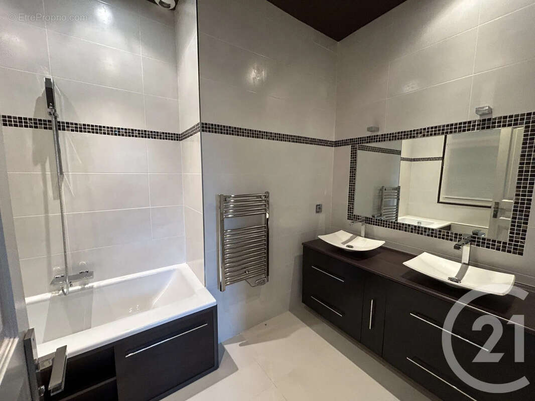 Maison à SAINT-MAUR-DES-FOSSES