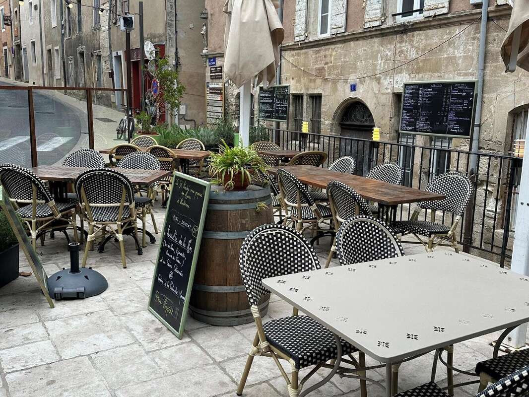 Commerce à BONNIEUX