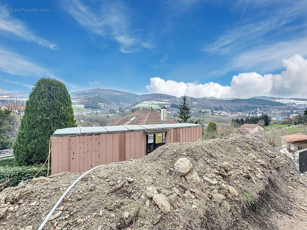 Terrain à SAINT-ETIENNE
