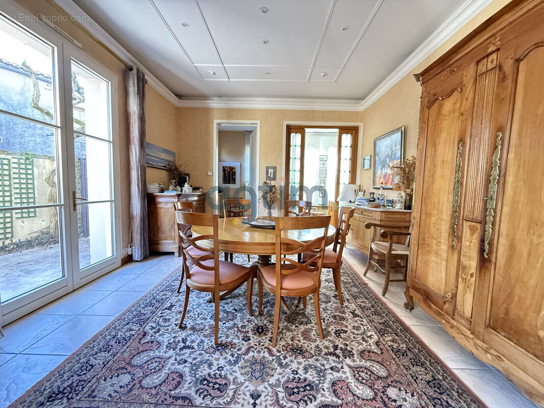 Maison à MONTAIGU