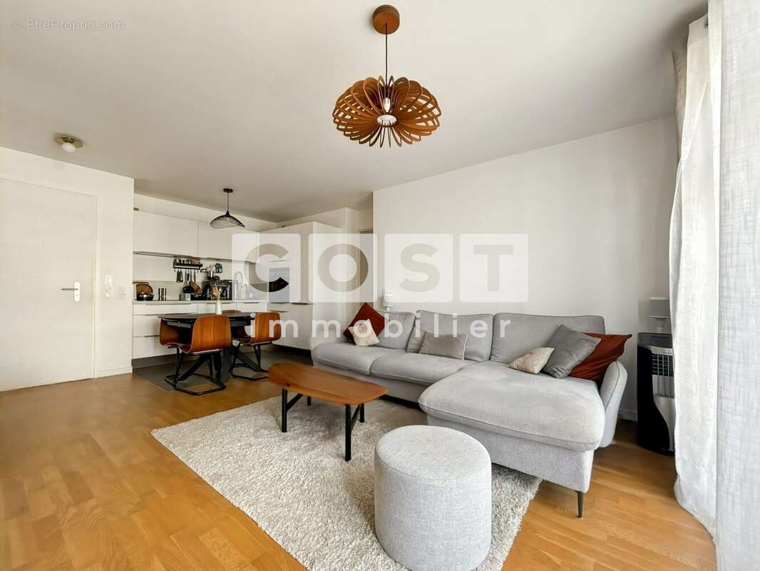 Appartement à LA GARENNE-COLOMBES