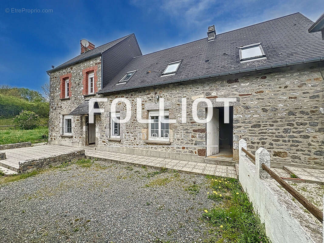 Maison à HEUGUEVILLE-SUR-SIENNE