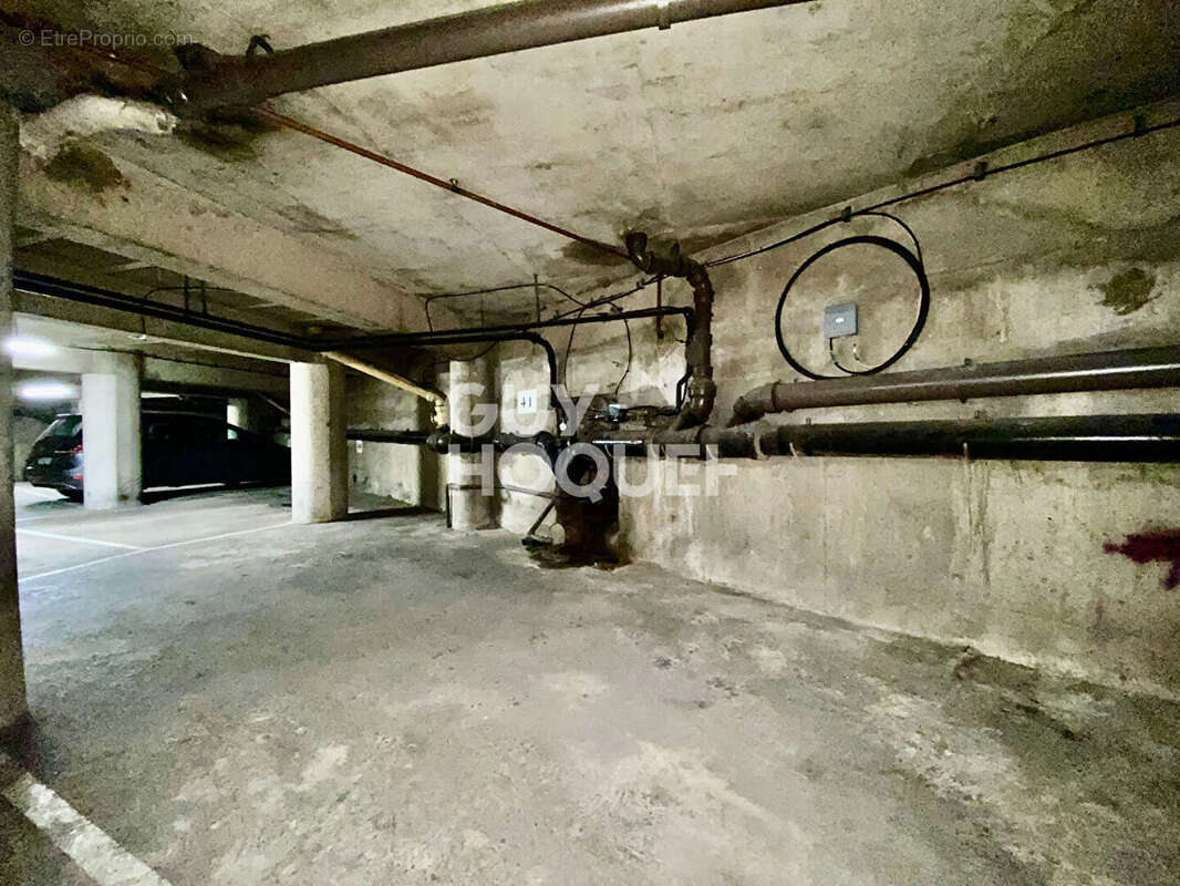 Parking à PARIS-10E