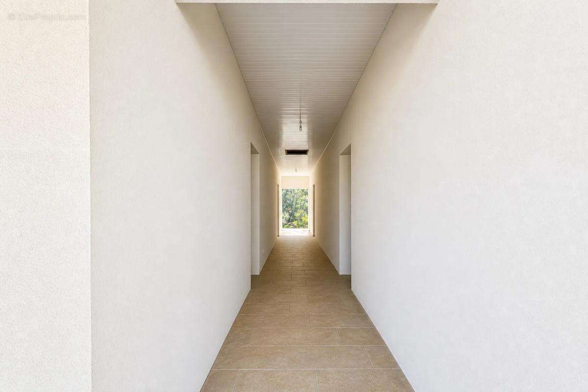 Maison spacieuse de 9 pièces à Lugos - photo 11