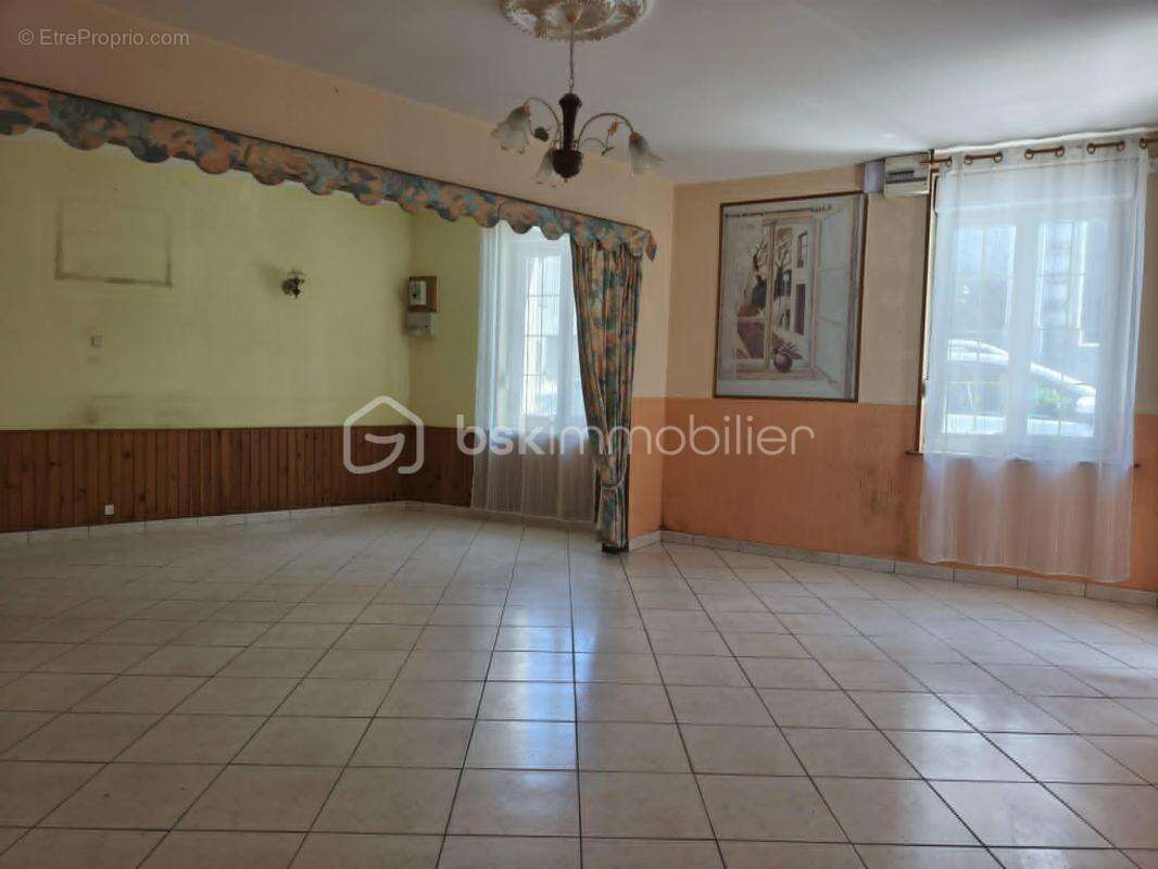 Maison familiale de 141 m2 - Dépendances - Jardin - photo 2