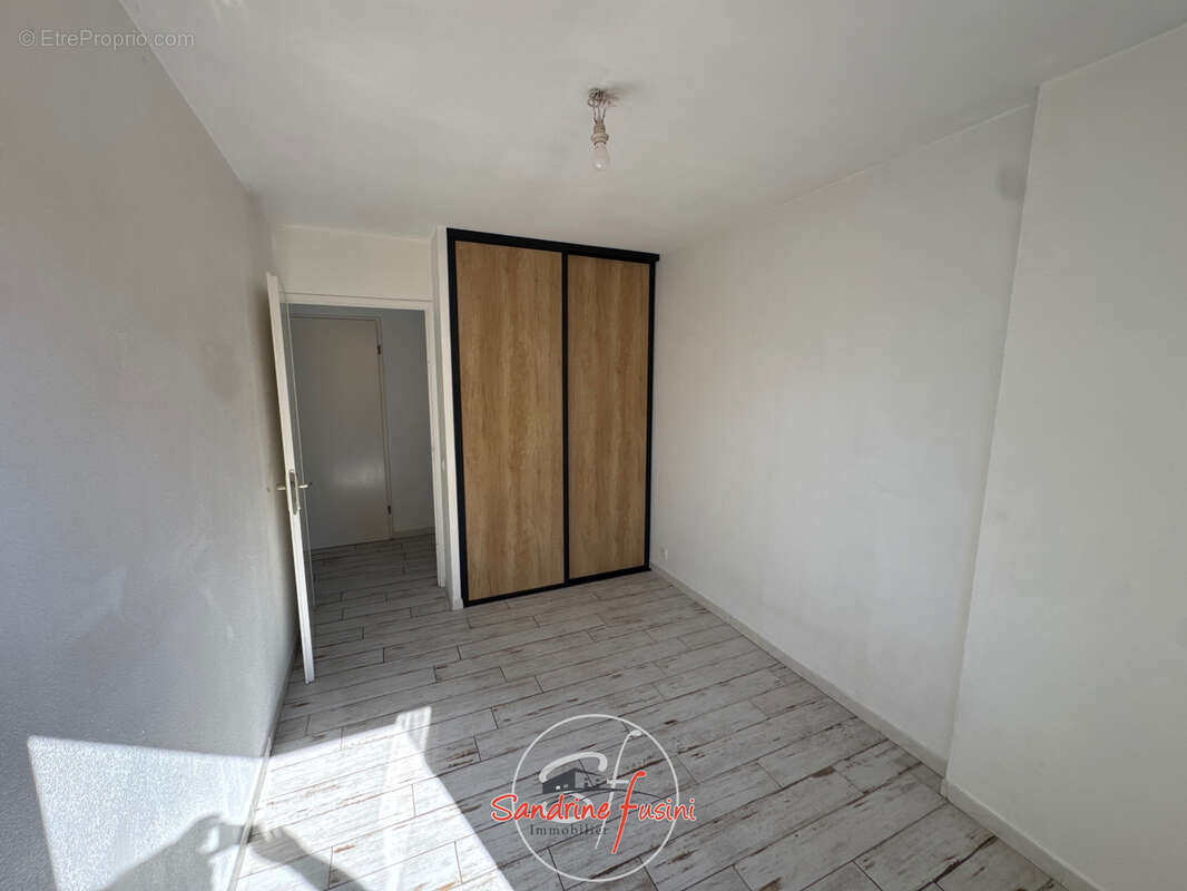 idéalement situé, bel appartement 3 pièces d'une surface de 51 m2 en dernier étage avec garage. - photo 4