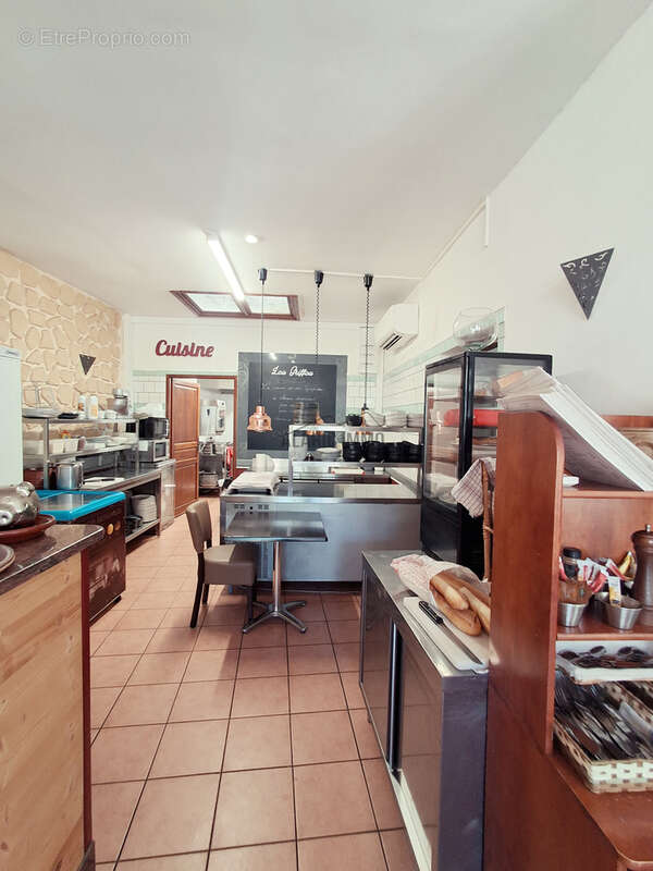 Commerce à LEZIGNAN-CORBIERES