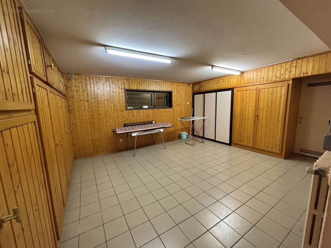 Élégante maison familiale de 220 m2 sur un magnifique terrain arboré de 15 ares - photo 25