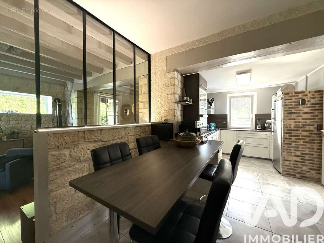 Maison 169 m² à Varennes  - photo 8