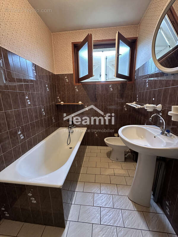 Maison à CELLES-SUR-DUROLLE