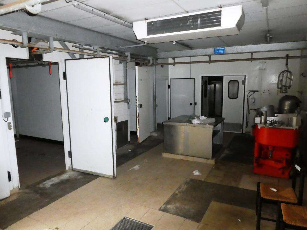 Commerce à SAINT-JEAN-BREVELAY