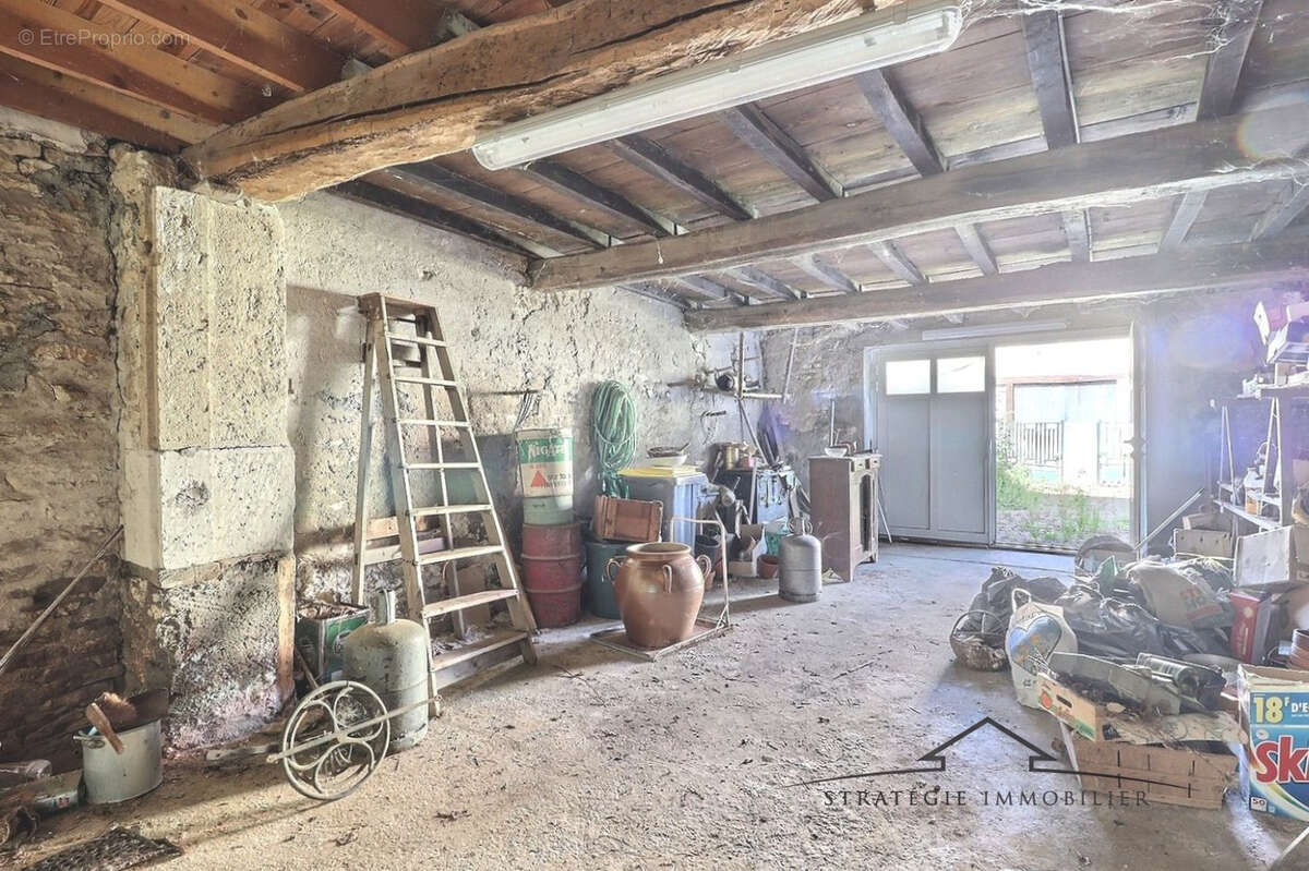 Maison ancienne avec grand jardin et garage - photo 8