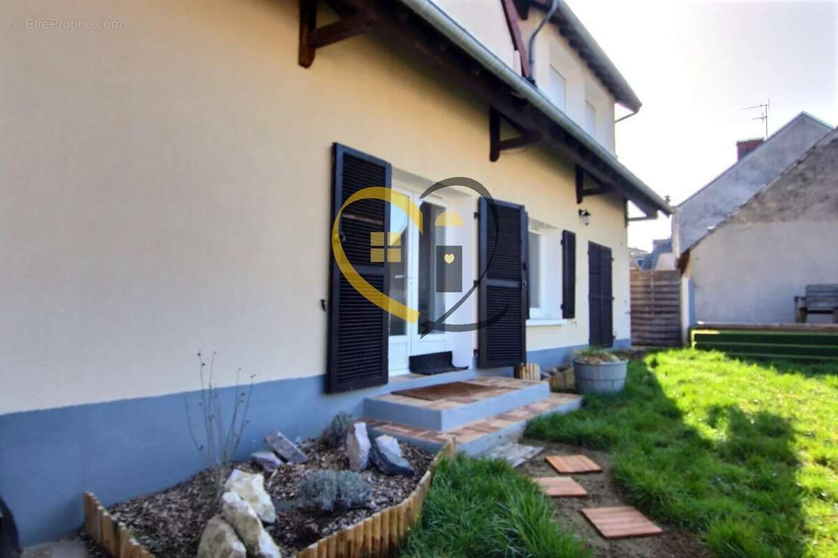 Maison à MEHUN-SUR-YEVRE