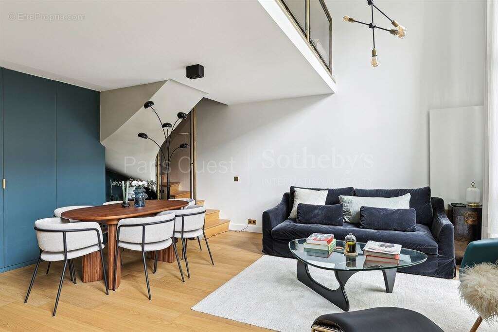 Appartement à PARIS-16E