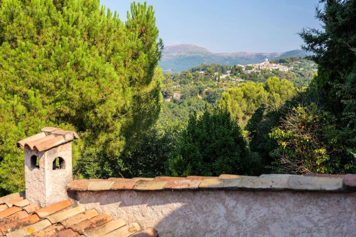 À vendre – Spacieuse villa familiale avec piscine à Saint-Paul de Vence - photo 13