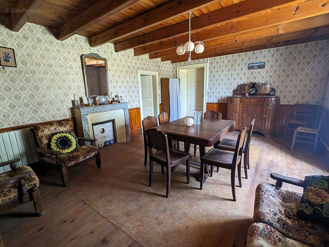 Maison à SAINT-NAZAIRE-DE-VALENTANE