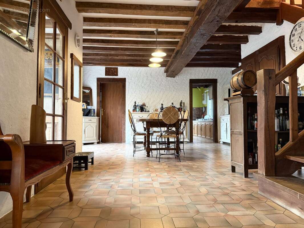 Séjour - Maison à TORCE-EN-VALLEE