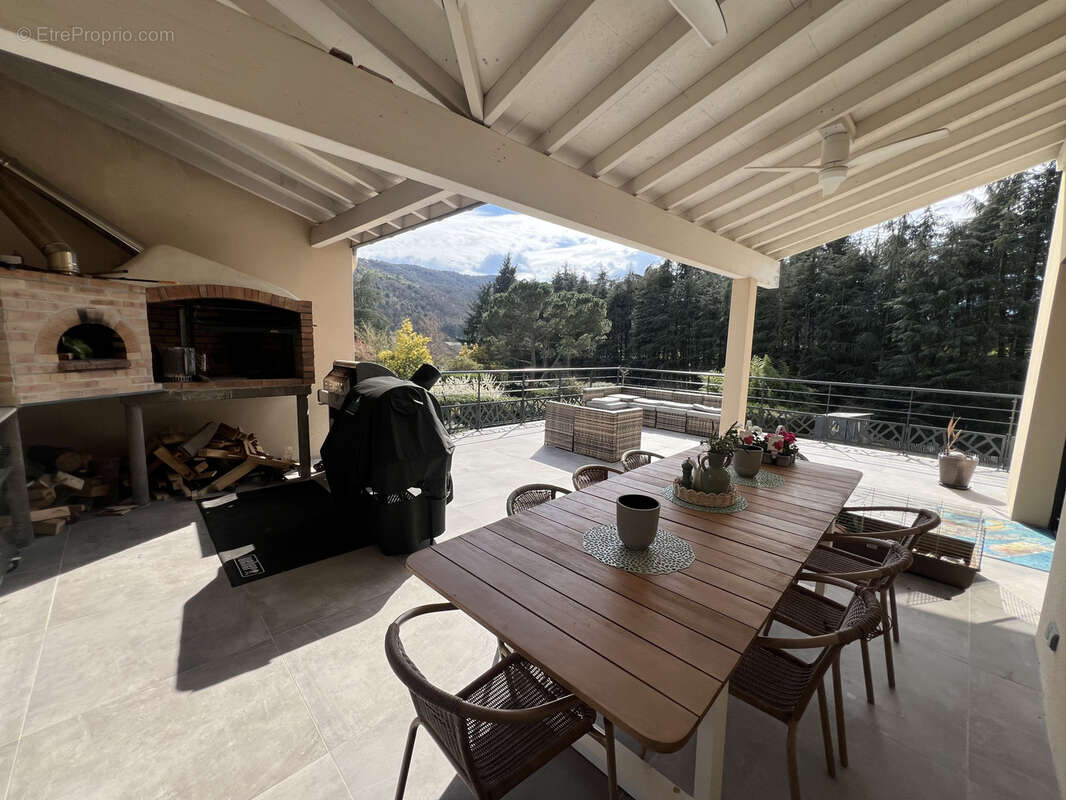 Maison à SAINT-LAURENT-DU-PAPE