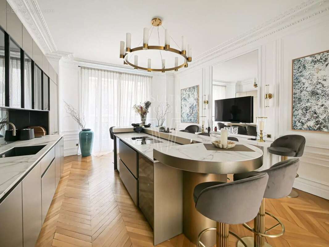 Appartement à PARIS-16E