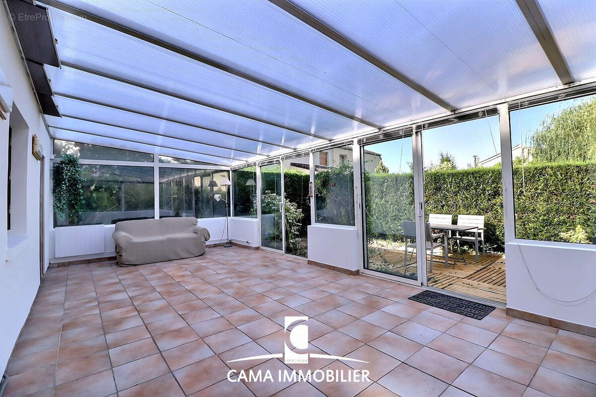 Maison 5 pièces avec garage - proche gare - photo 4