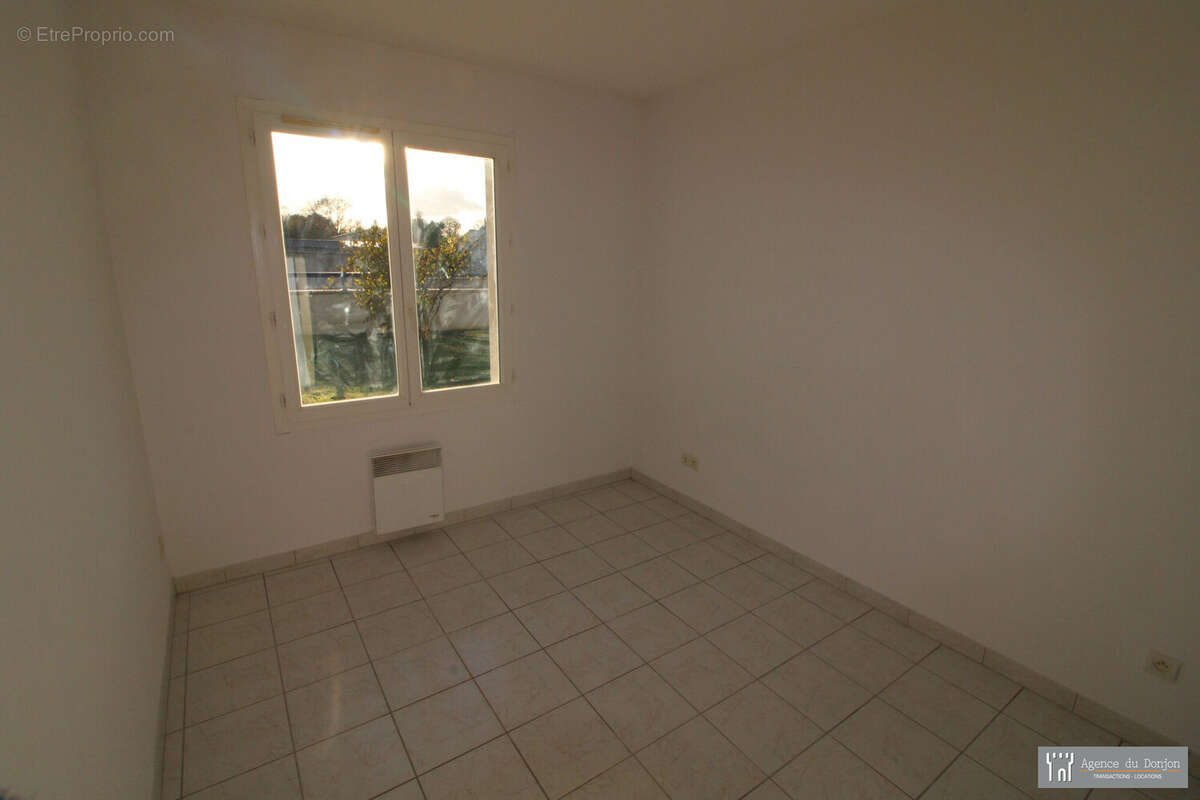 Maison à SAINT-GENIS-DE-SAINTONGE