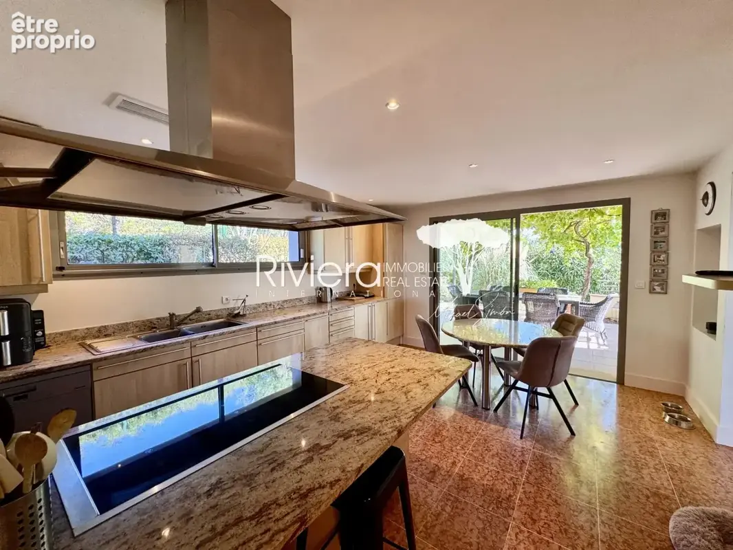 CAVALAIRE - Propriété 486m2 avec piscine et vue mer ! - photo 25
