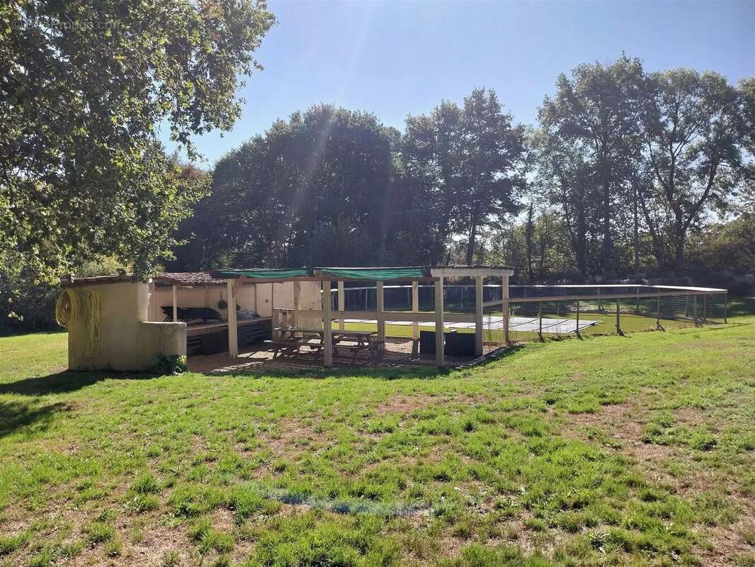 Maison à SAINT-SULPICE-LES-FEUILLES