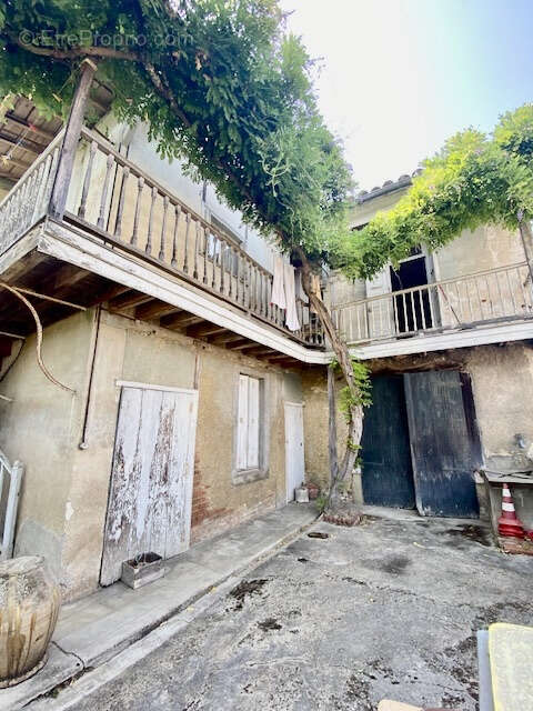 Maison de rue avec jardin, garage centre ville Auch à restaurer - photo 10