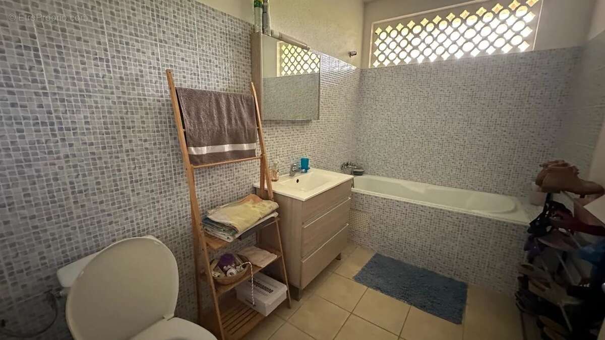 Villa avec piscine, intimité & standing – rémire-montjoly, secteur très recherché - photo 12