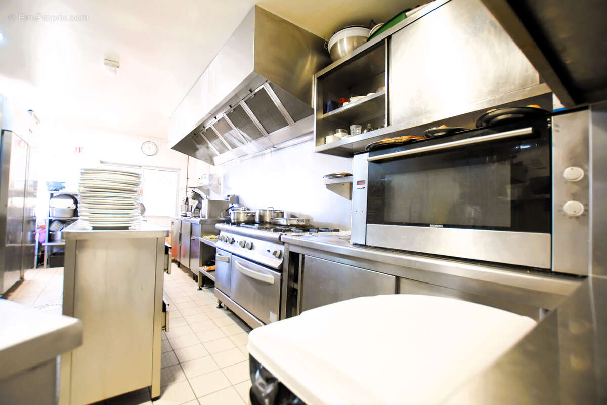 Commerce à LES ESSARTS-LE-ROI