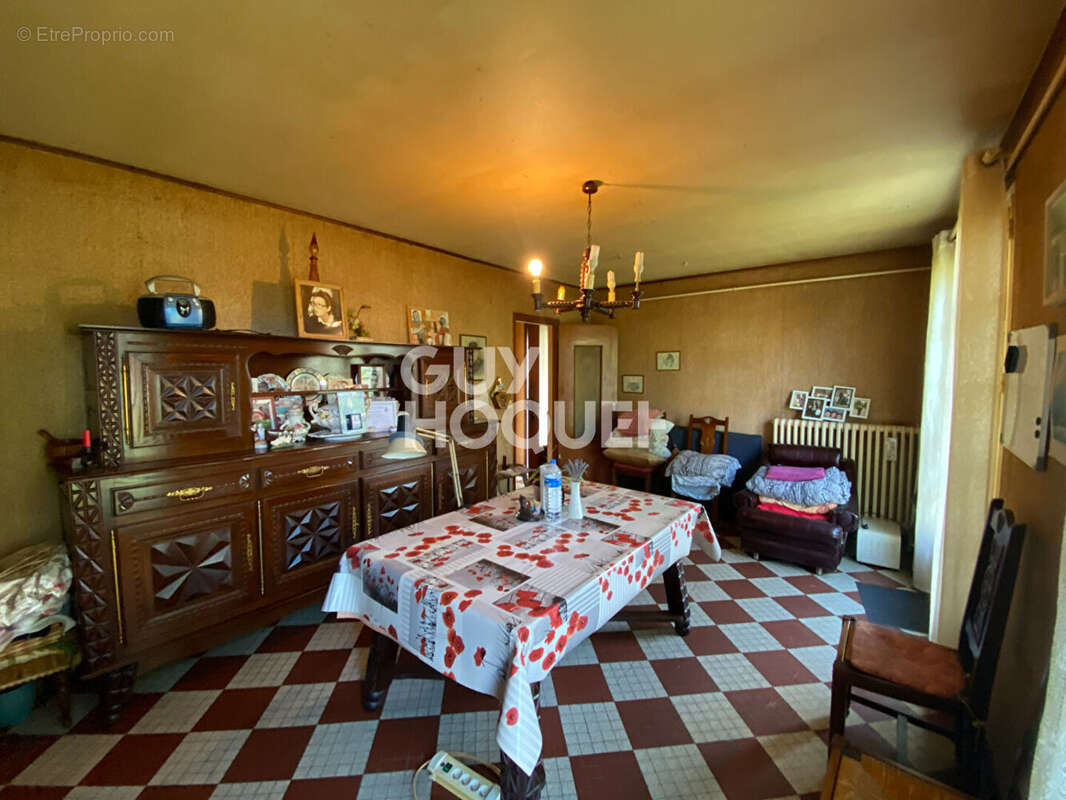 Maison à SAINT-GUINOUX