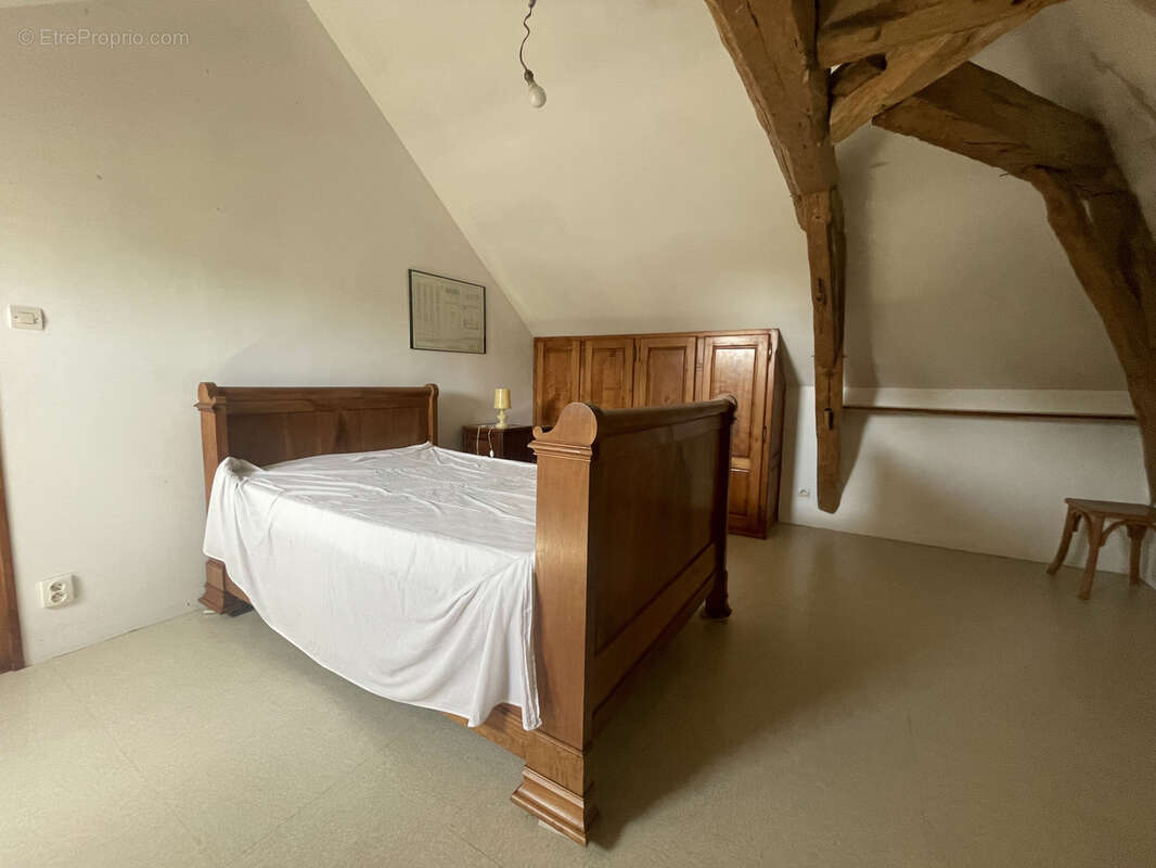 Propriete de caractere avec superbe dependances en pierre- le tout clos de murs - photo 15