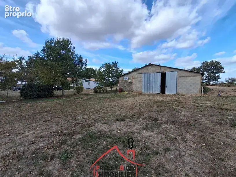Pavillon plain pied 3 ch + sous-sol + grand bâtiment sur 10088 m2 - photo 6
