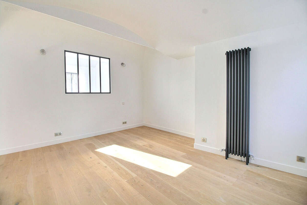 Appartement à LA GARENNE-COLOMBES