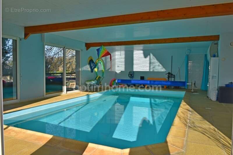 Maison familiale de plain-pied avec grande piscine intérieure, aux portes de la Gacilly - photo 8