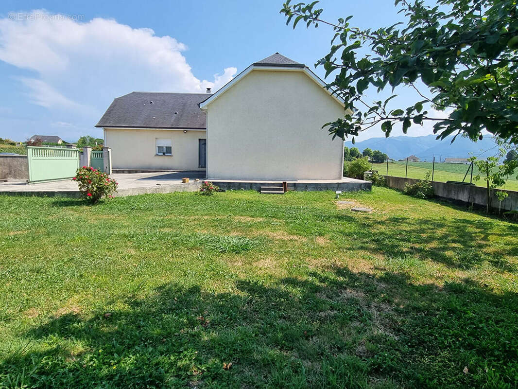 Maison à PONTACQ