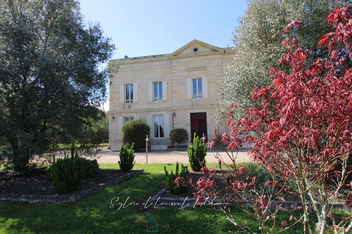 Maison de maitre renovee et outil professionnel cle en main sur plus de 10 hectares - photo 3