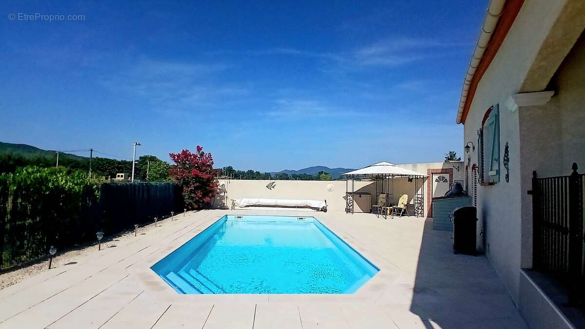 Agréable villa avec piscine chauffée et terrain de pétanque. - photo 6