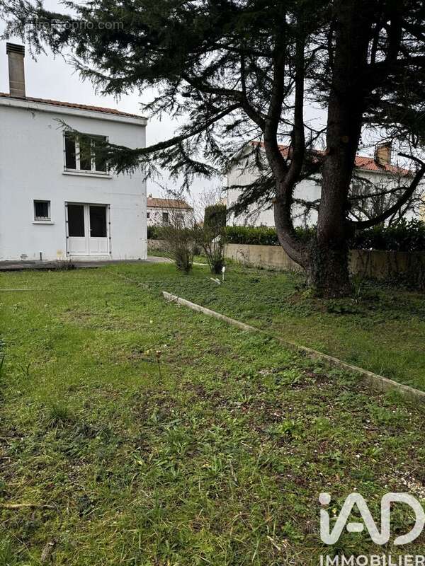 Maison 90 m² à Saint-Xandre  - photo 2