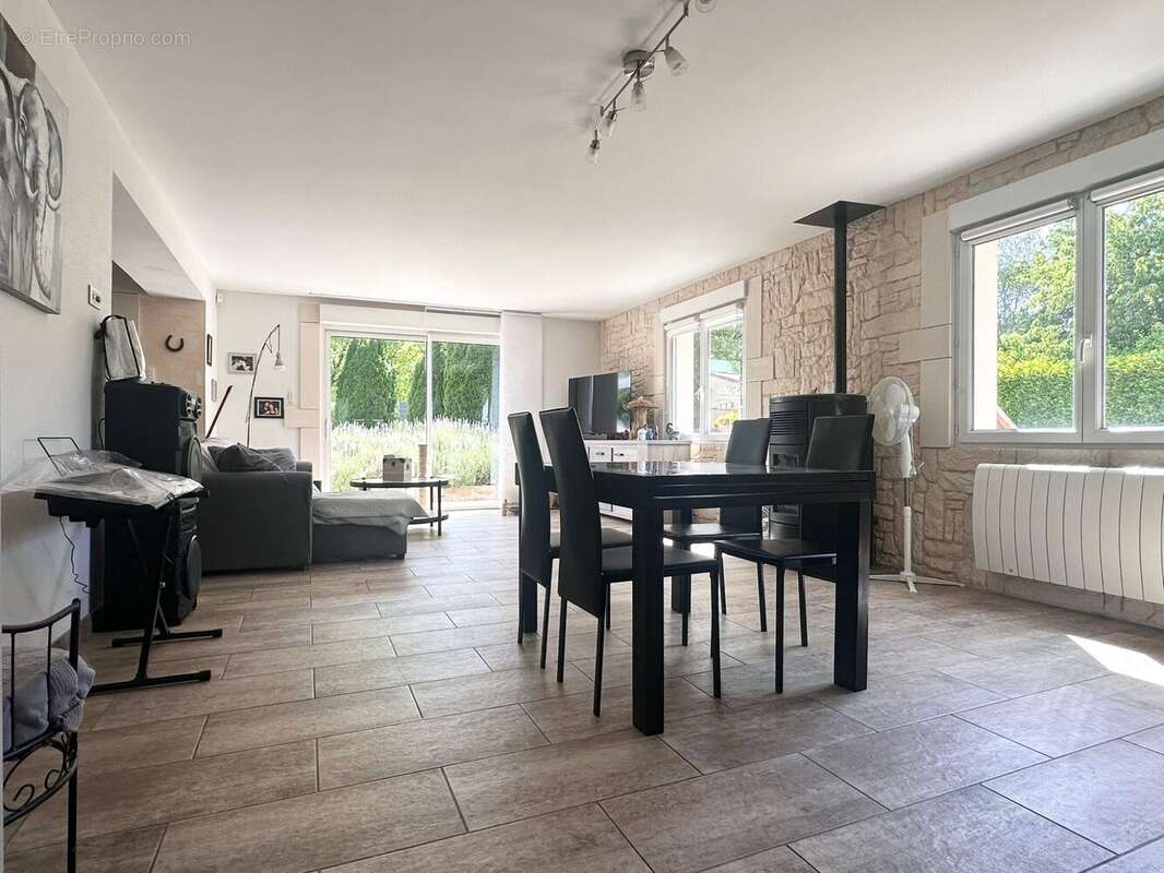 Maison 224 m² à Soissons-Sur-Nacey  - photo 3