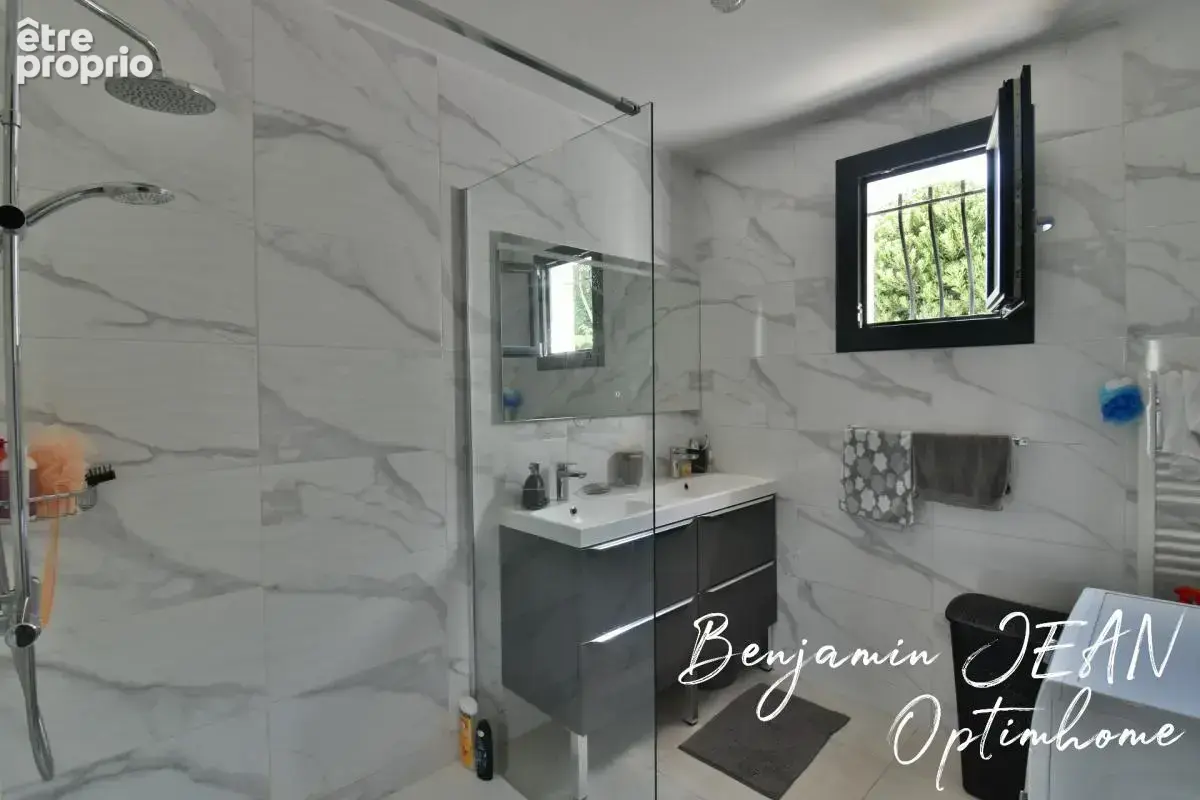 À vendre – Maison de plain-pied entièrement rénovée avec piscine – Sérignan (34) - photo 11