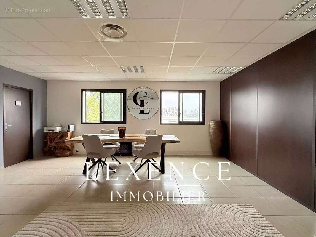 Commerce à EGUILLES