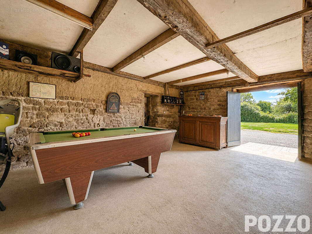 Maison en pierres à Saint Planchers 6 pièces de 120 m2 avec dépendances - photo 10