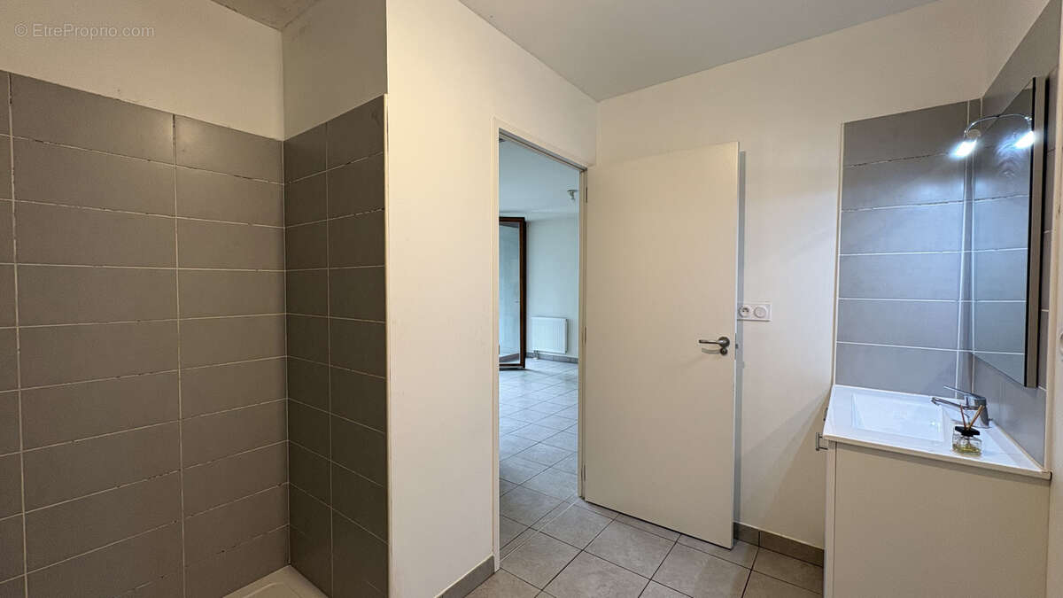 Appartement à BEAUZELLE