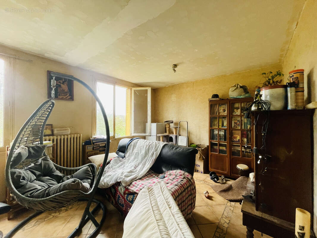 Maison à SAINT-PANTALEON-DE-LARCHE